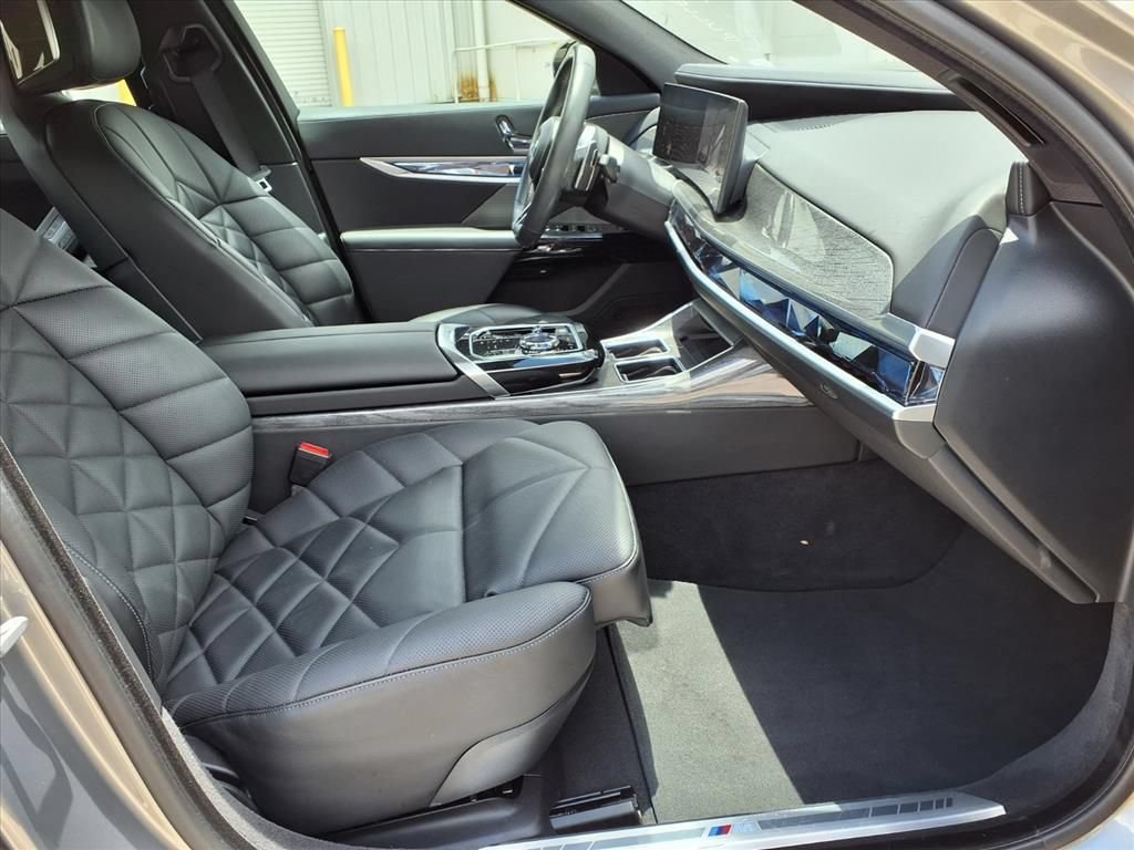 Used 2023 BMW 740i RWD image 9