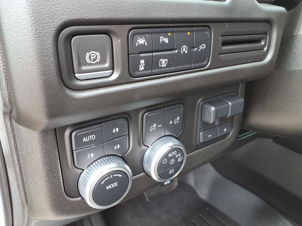 Used 2022 GMC Yukon SLT w/ SLT Premium Package AWD/4WD image 23
