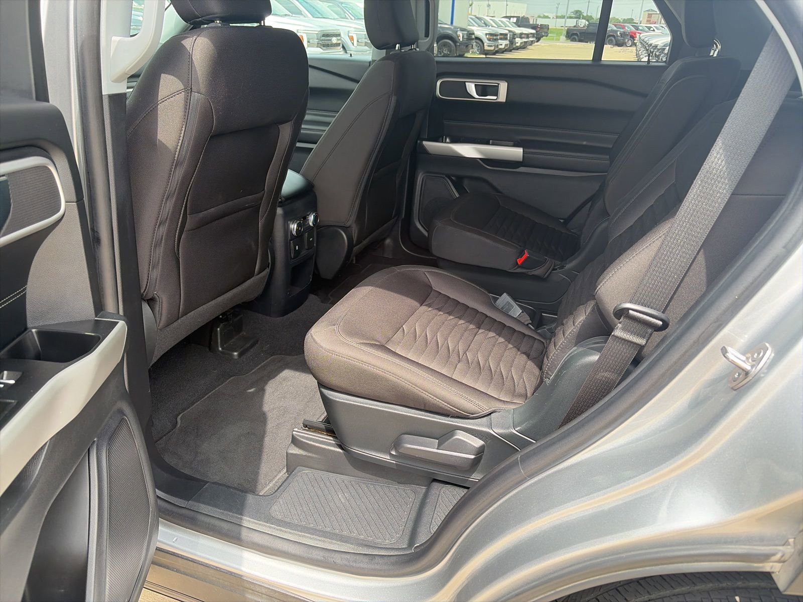 Used 2021 Ford Explorer XLT RWD image 14
