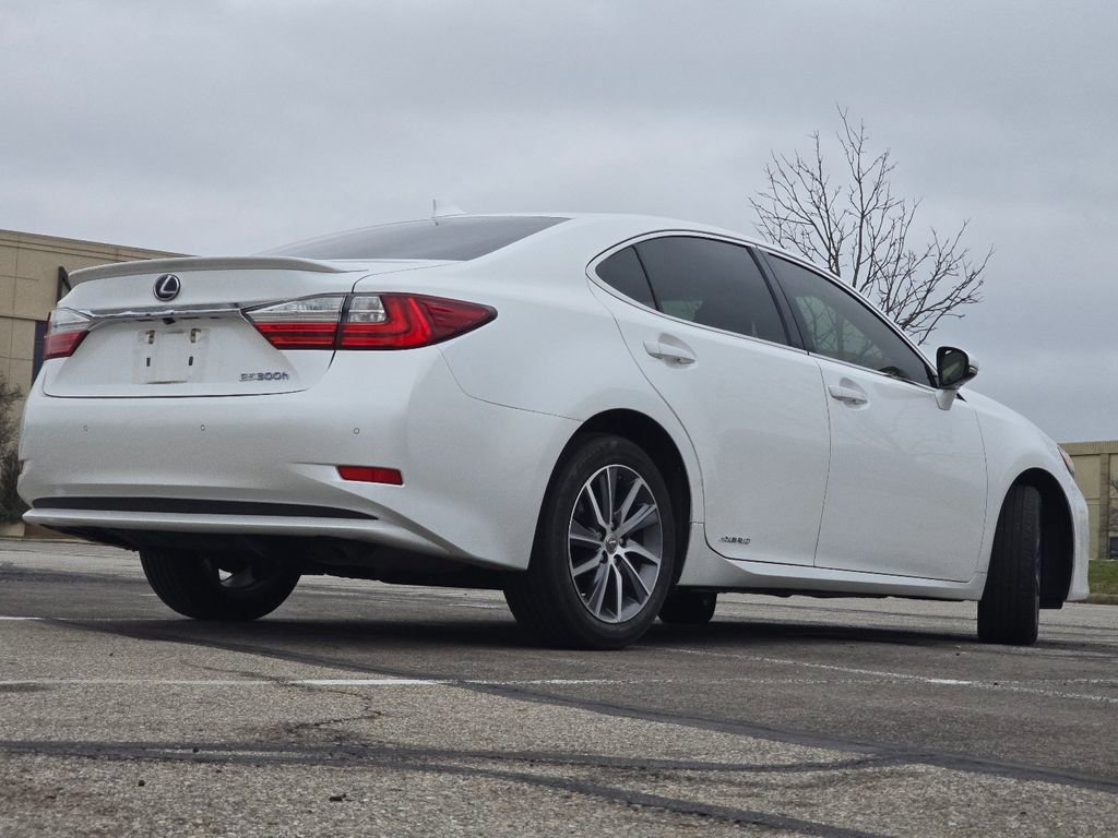 Used 2017 Lexus ES 300h image 16
