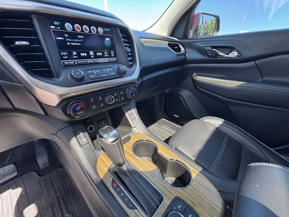 Used 2018 GMC Acadia Denali w/ Technology Package FWD image 15