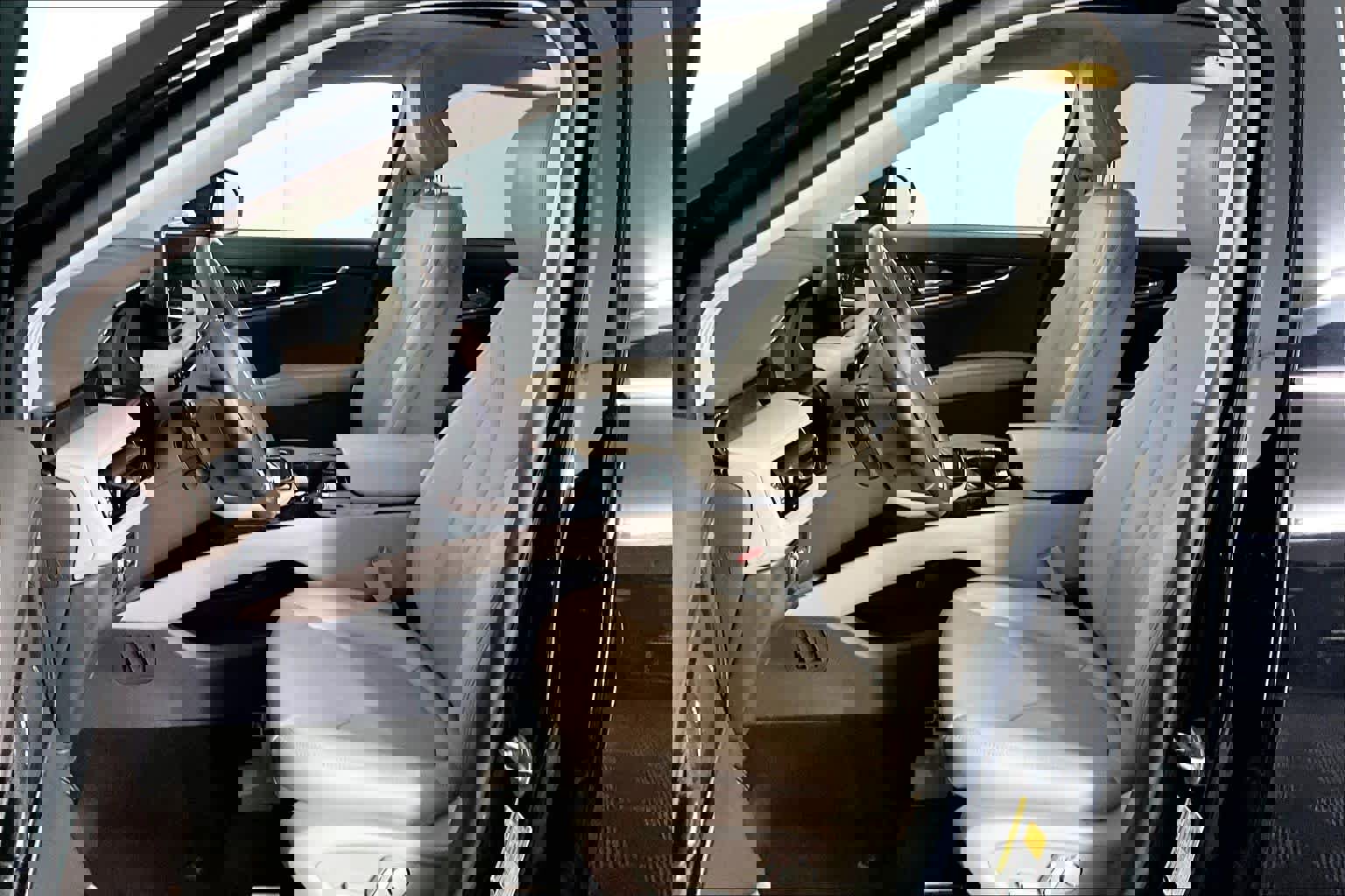 Used 2022 Lincoln Nautilus Reserve w/ Equipment Group 201A image 9