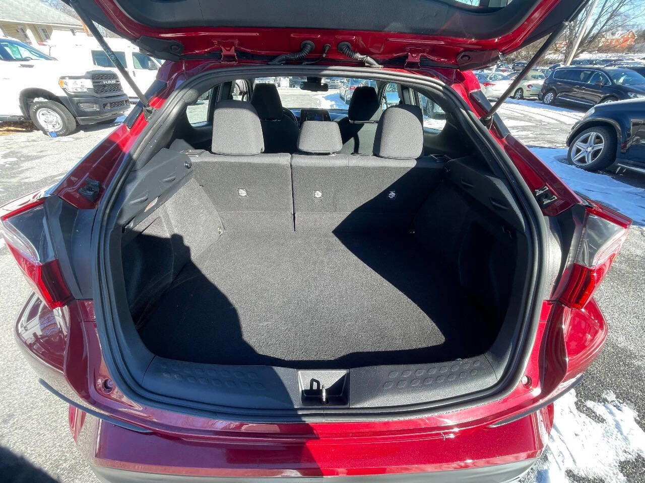 Used 2018 Toyota C-HR XLE FWD image 29