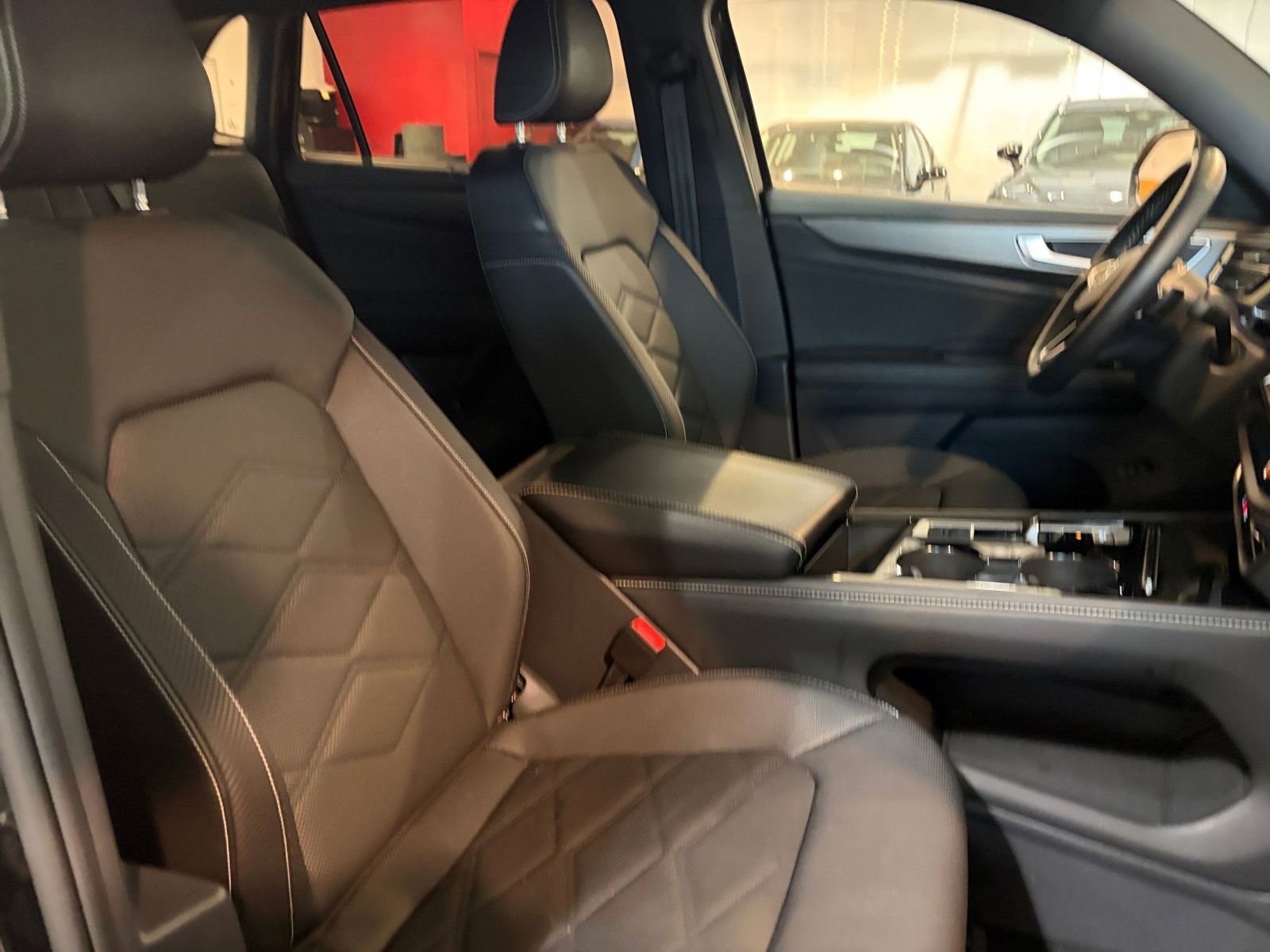 Used 2025 Volkswagen Atlas Cross Sport SE image 36