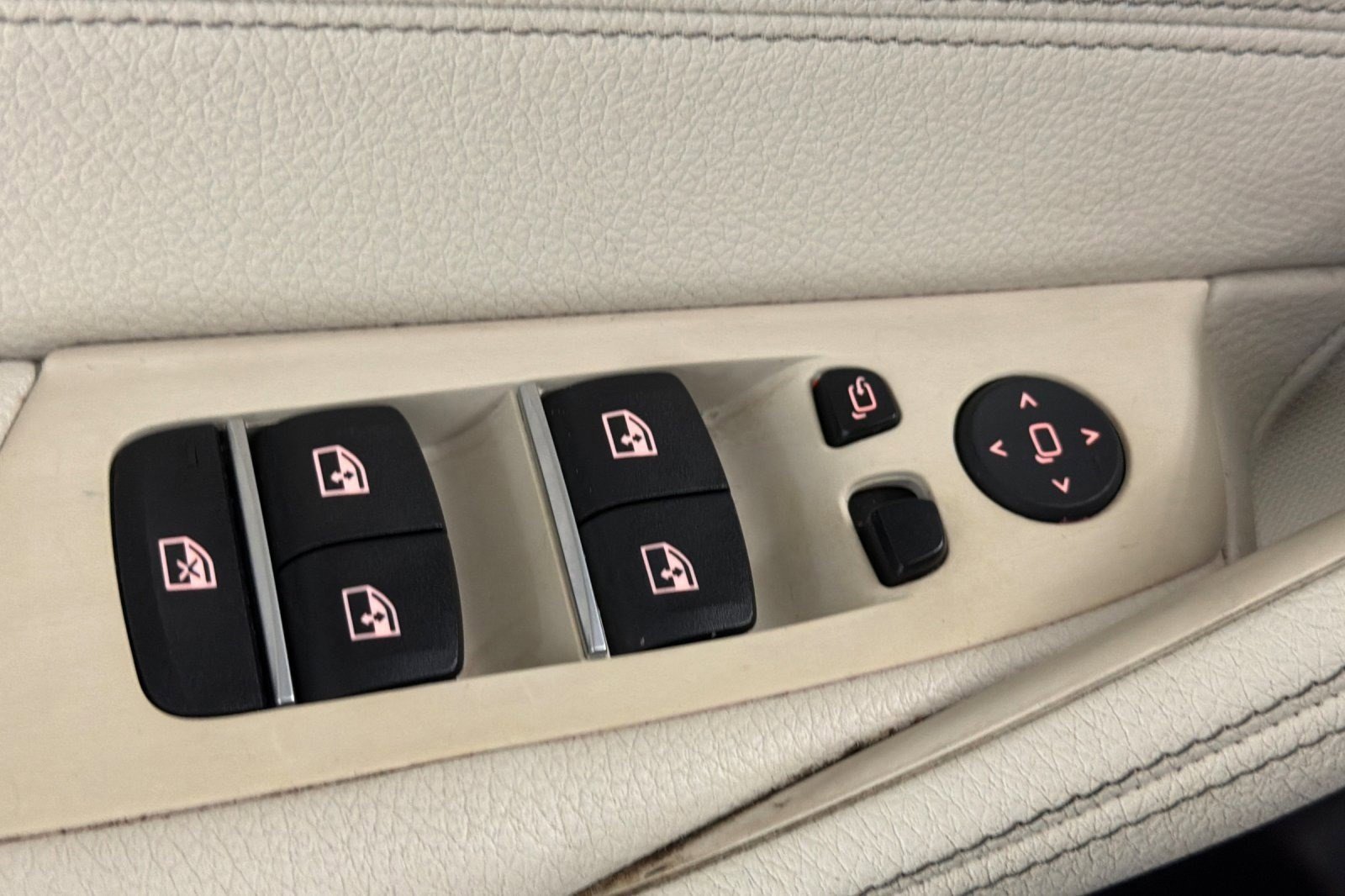 Used 2023 BMW 530e w/ M Sport Package image 13