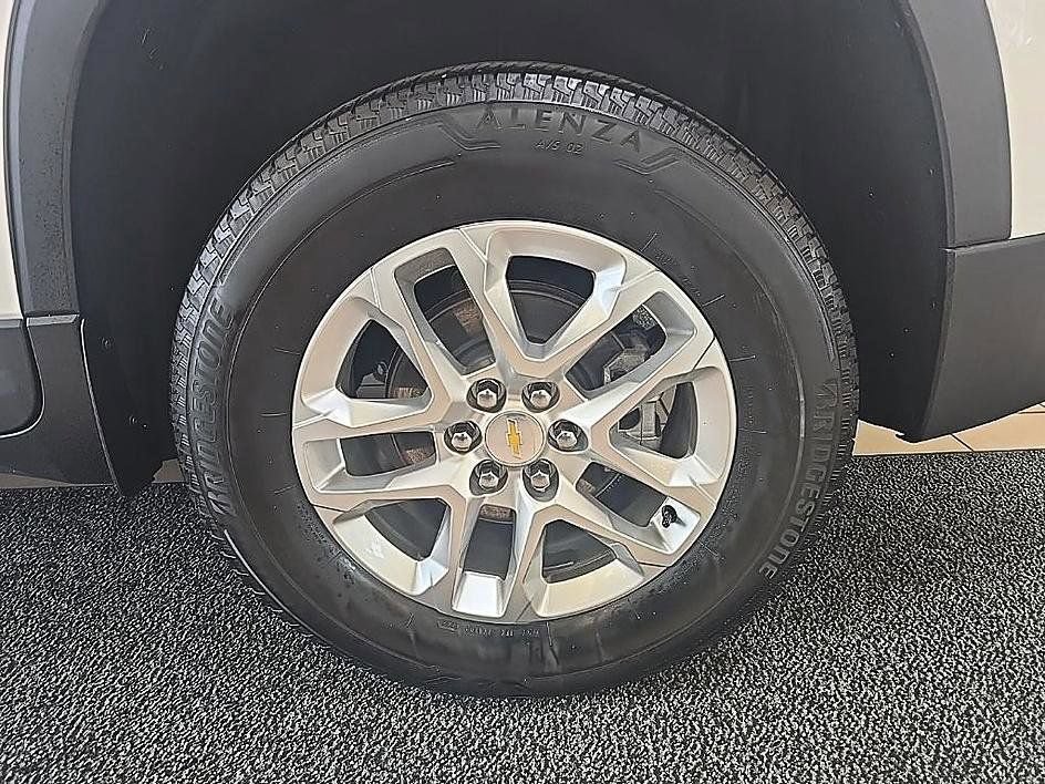Used 2023 Chevrolet Traverse LS AWD/4WD image 43