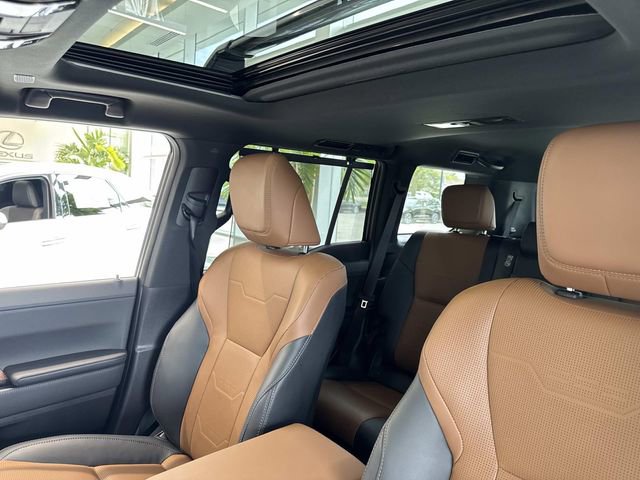 Used 2025 Lexus GX 550 w/ Accessory Package (Z1) AWD/4WD image 31