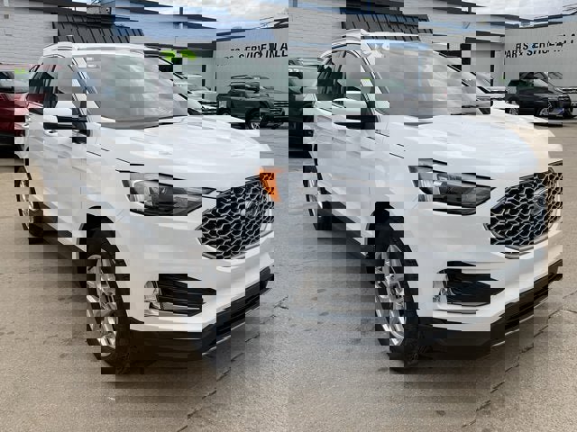 Used 2024 Ford Edge SEL w/ Convenience Package image 2