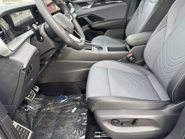 New 2026 Volkswagen Tiguan SE R-Line AWD/4WD image 14