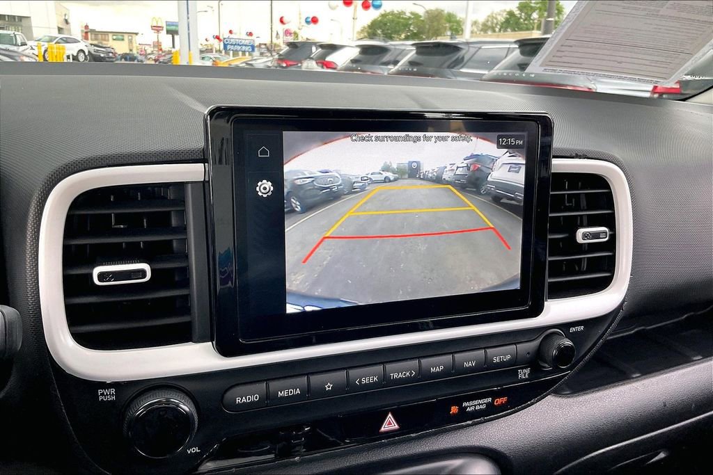Used 2023 Hyundai Venue Limited FWD image 20