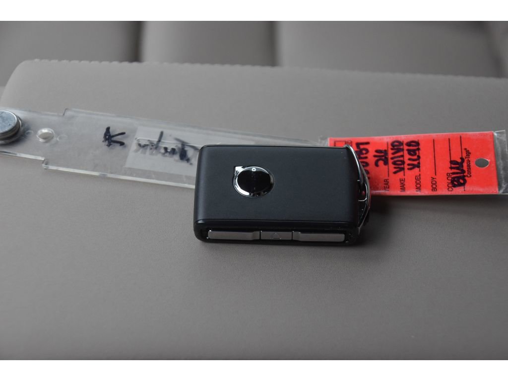 New 2026 Volvo XC90 B6 Plus w/ Protection Package Premier image 40