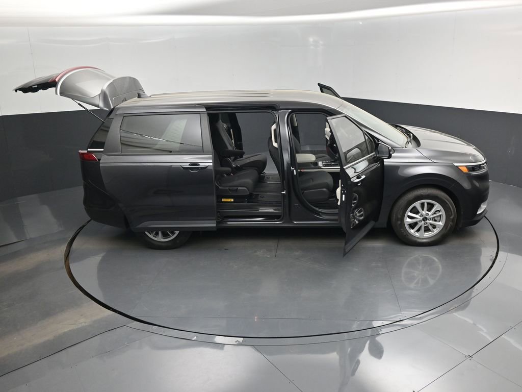 Used 2024 Kia Carnival LX image 18