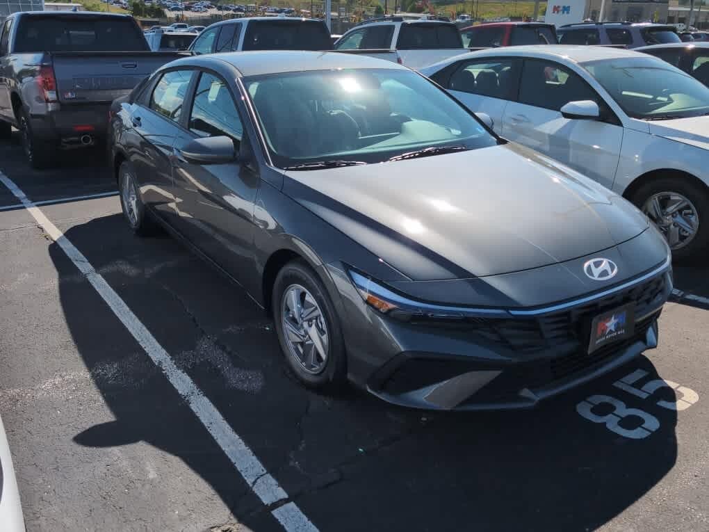 New 2026 Hyundai Elantra SE FWD image 14