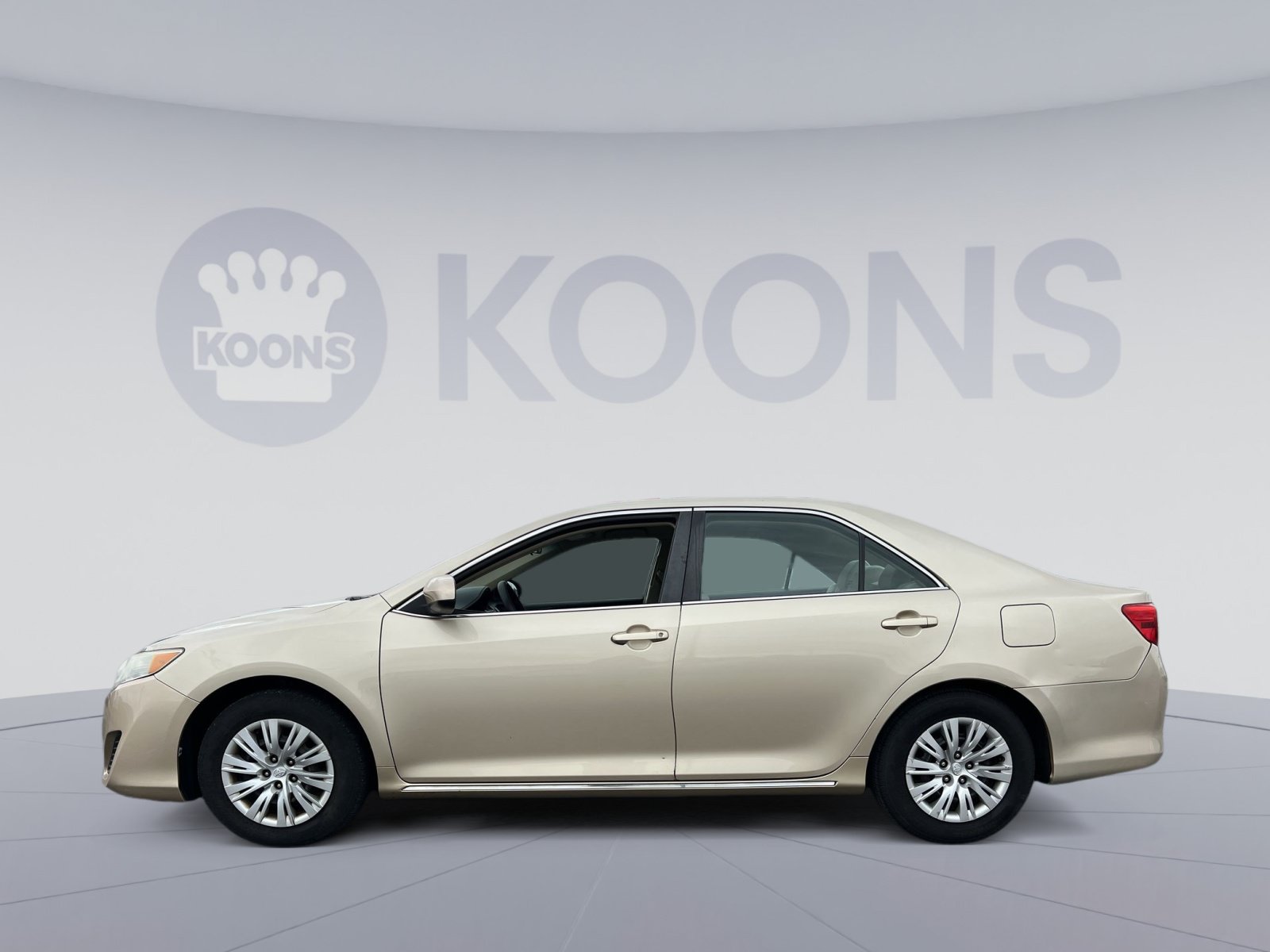 Used 2012 Toyota Camry LE FWD image 2
