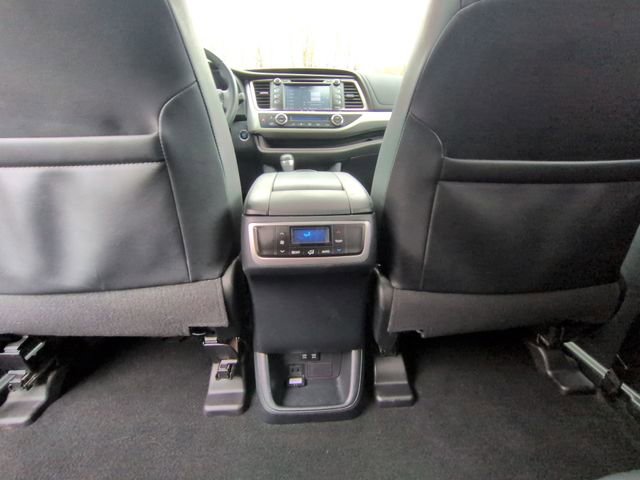 Used 2019 Toyota Highlander XLE image 21