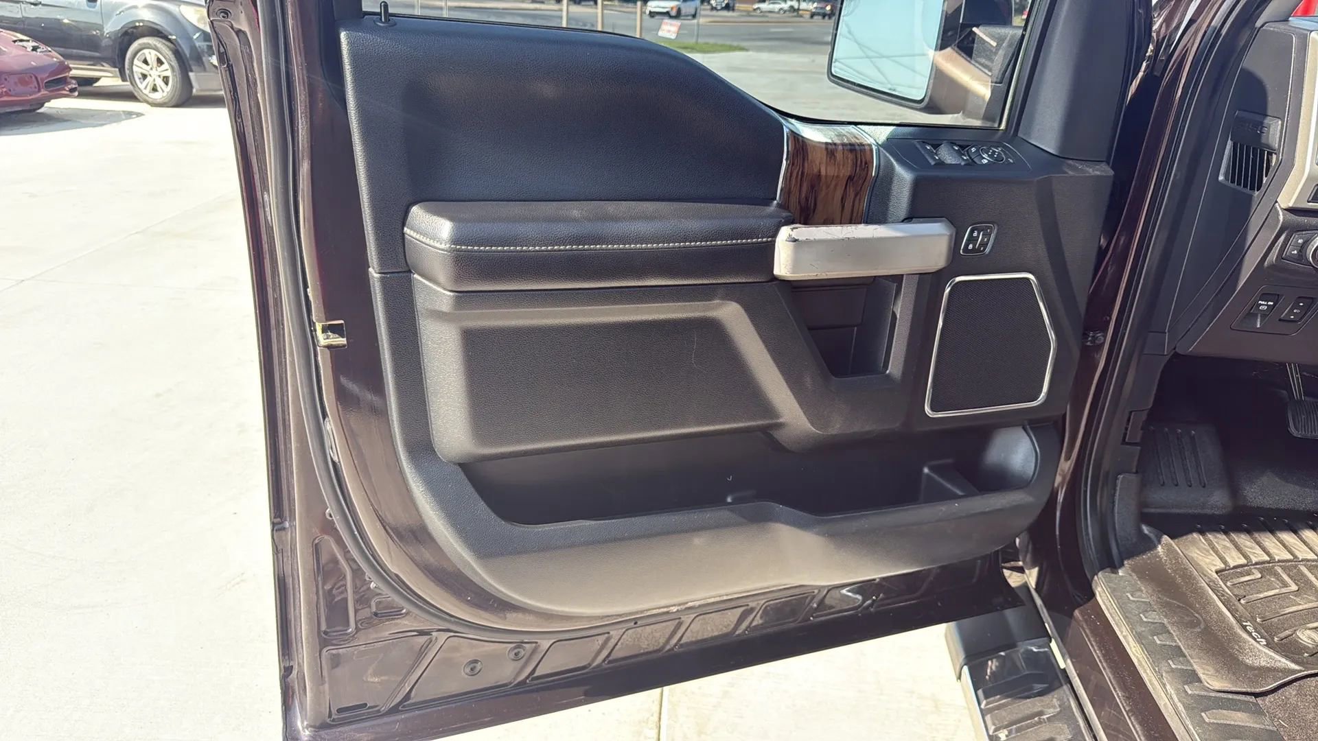 Used 2019 Ford F150 Lariat w/ Equipment Group 502A Luxury image 6
