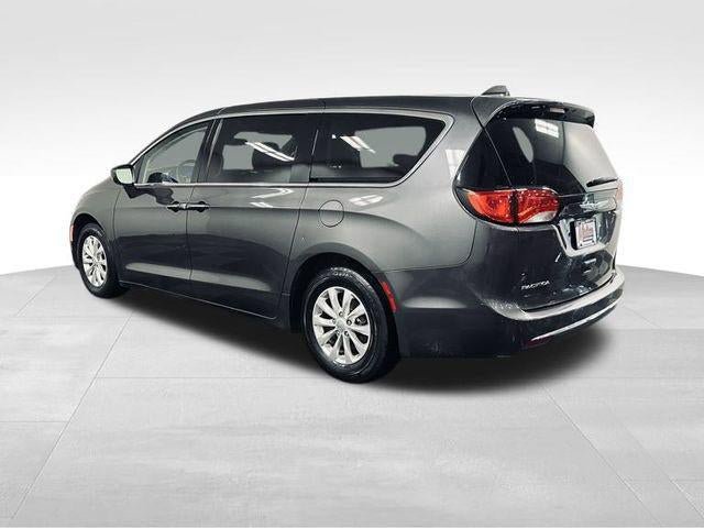 Used 2018 Chrysler Pacifica Touring Plus FWD image 4