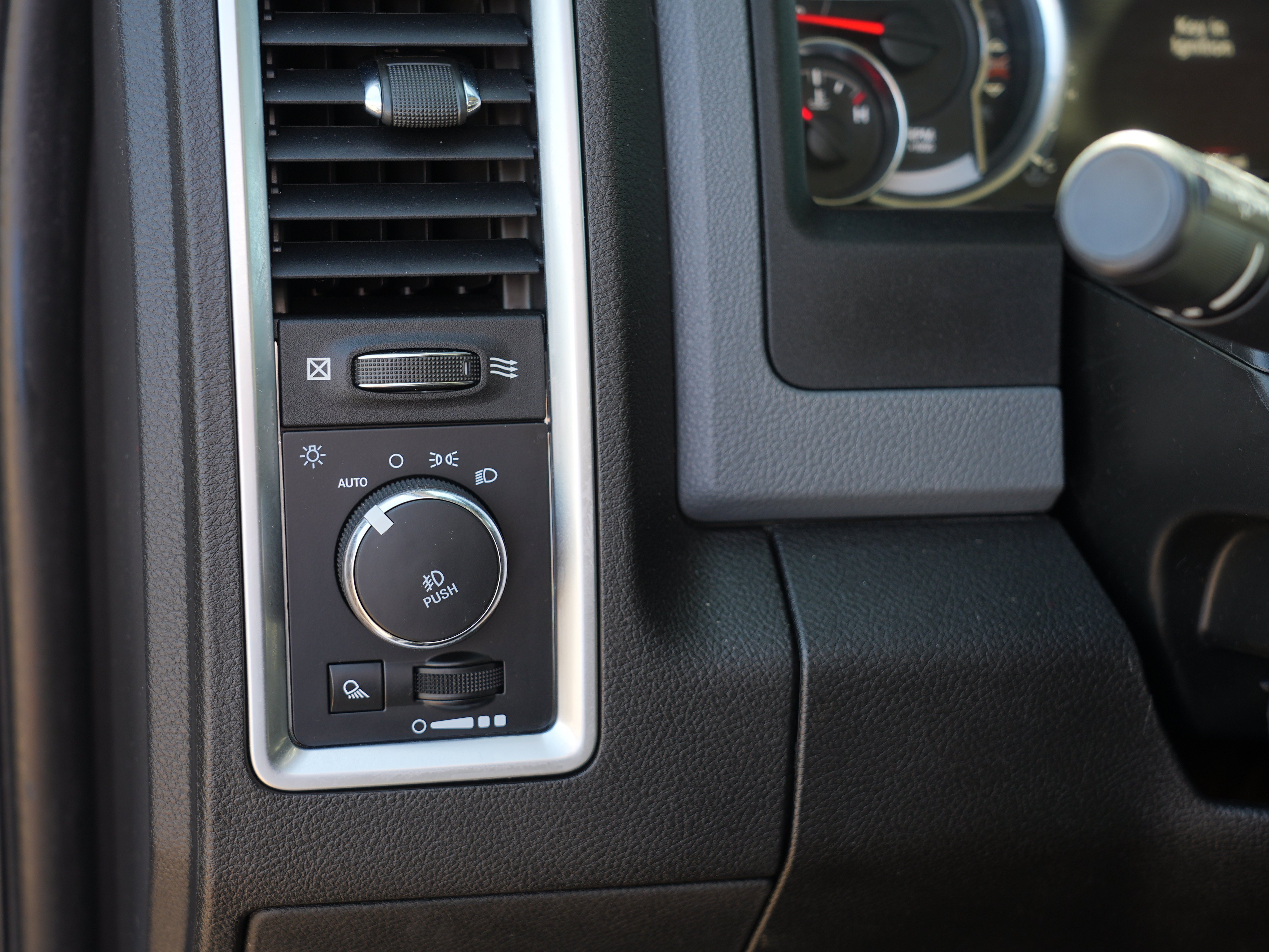 Used 2019 RAM 1500 Warlock AWD/4WD image 16