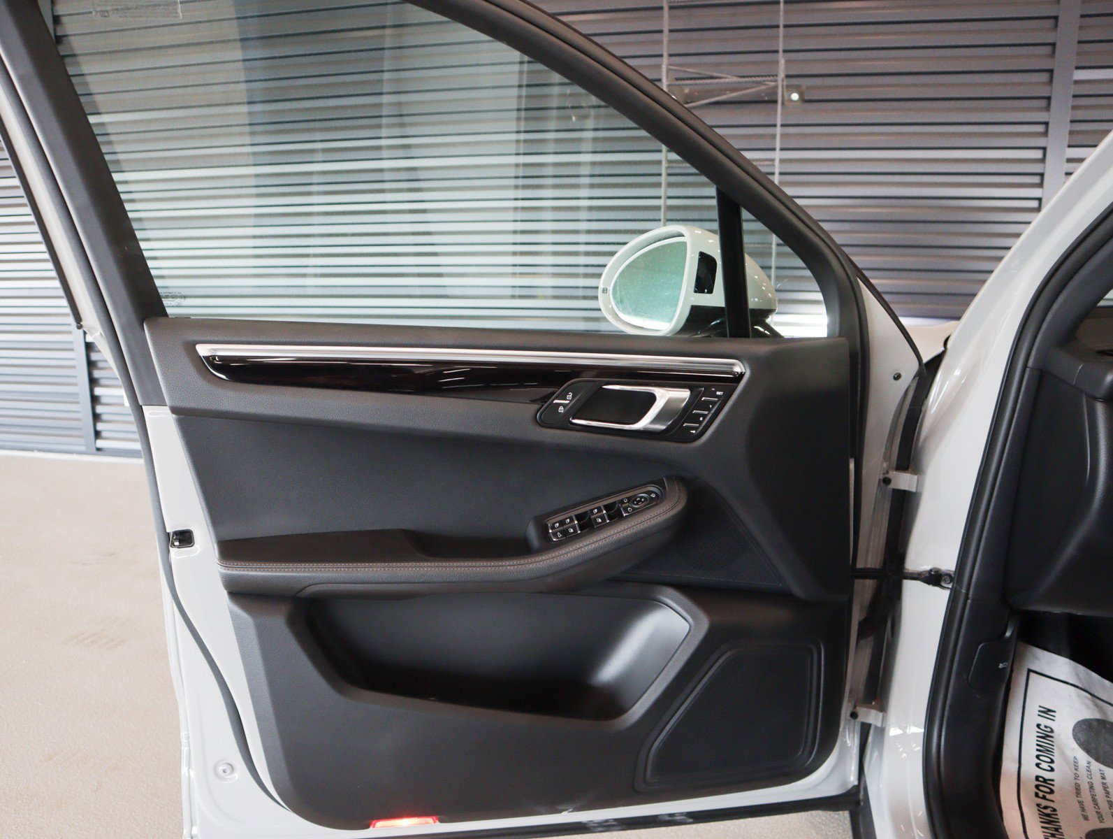 Certified 2023 Porsche Macan image 19