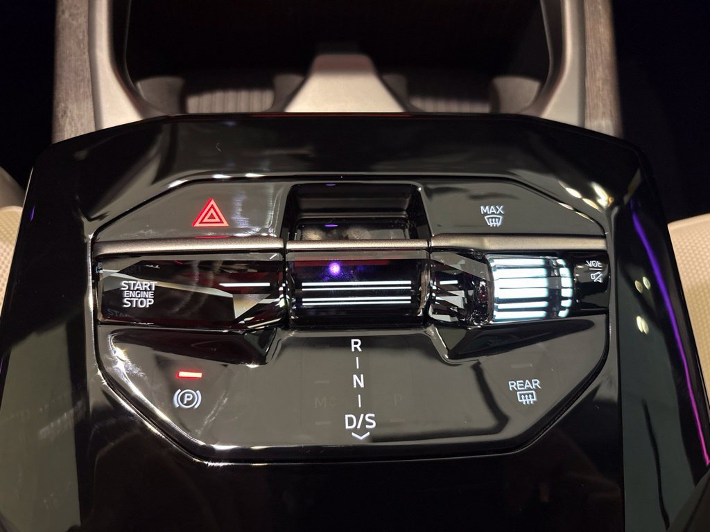 New 2027 BMW 740i RWD image 15