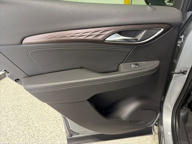 Used 2023 Buick Envision Avenir image 27