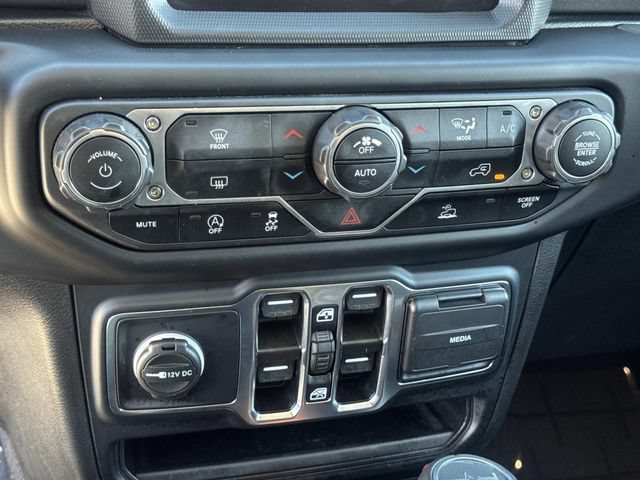 Used 2023 Jeep Wrangler Unlimited Sahara w/ LED Lighting Group AWD/4WD image 17