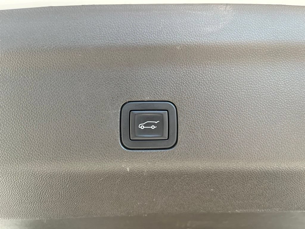 Used 2023 GMC Yukon SLT AWD/4WD image 16