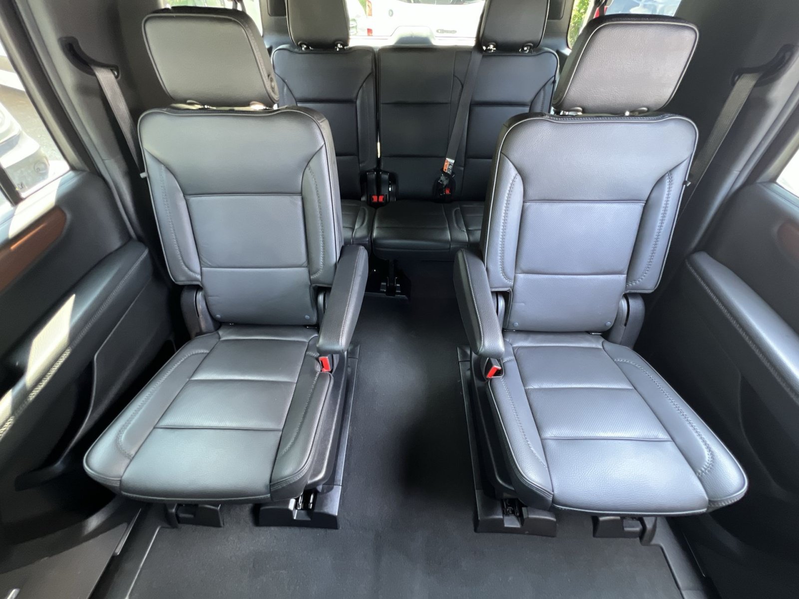 Used 2025 GMC Yukon XL Denali AWD/4WD image 15