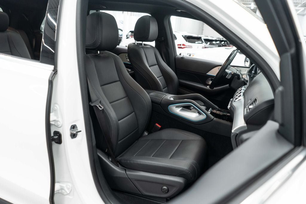 Used 2025 Mercedes-Benz GLS 450 4MATIC image 10