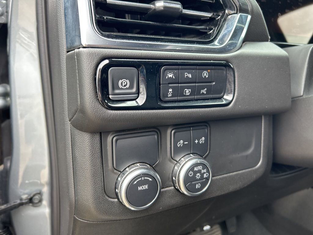 Used 2025 GMC Yukon XL Denali RWD image 19