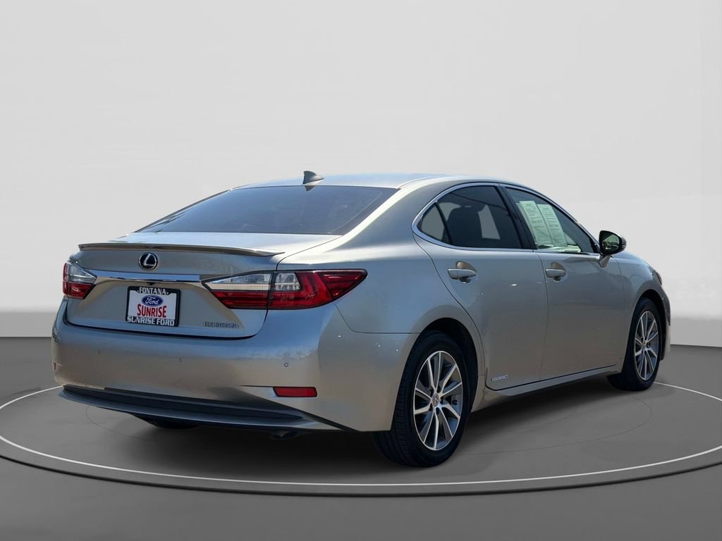 Used 2018 Lexus ES 300h w/ Luxury Package FWD image 6