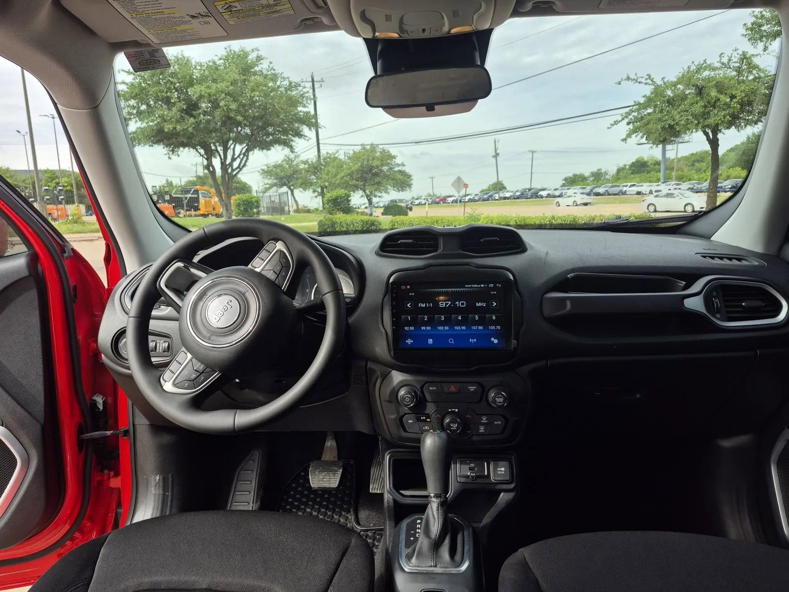Used 2019 Jeep Renegade Latitude FWD image 20