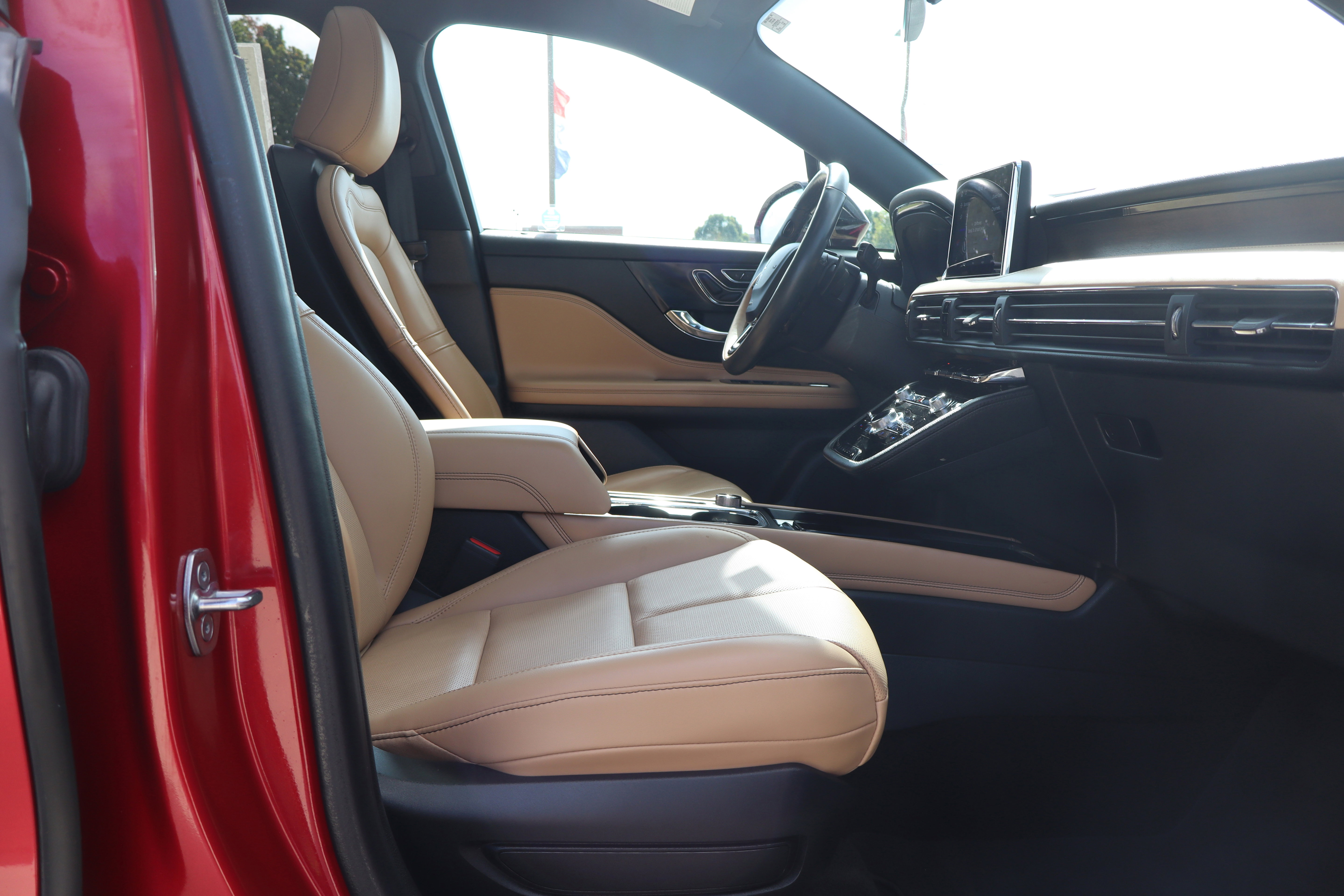 Used 2021 Lincoln Corsair Reserve w/ Equipment Group 201A image 13