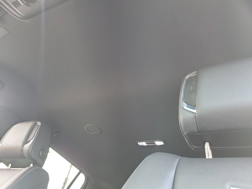 Used 2025 Cadillac Escalade ESV Luxury RWD image 18