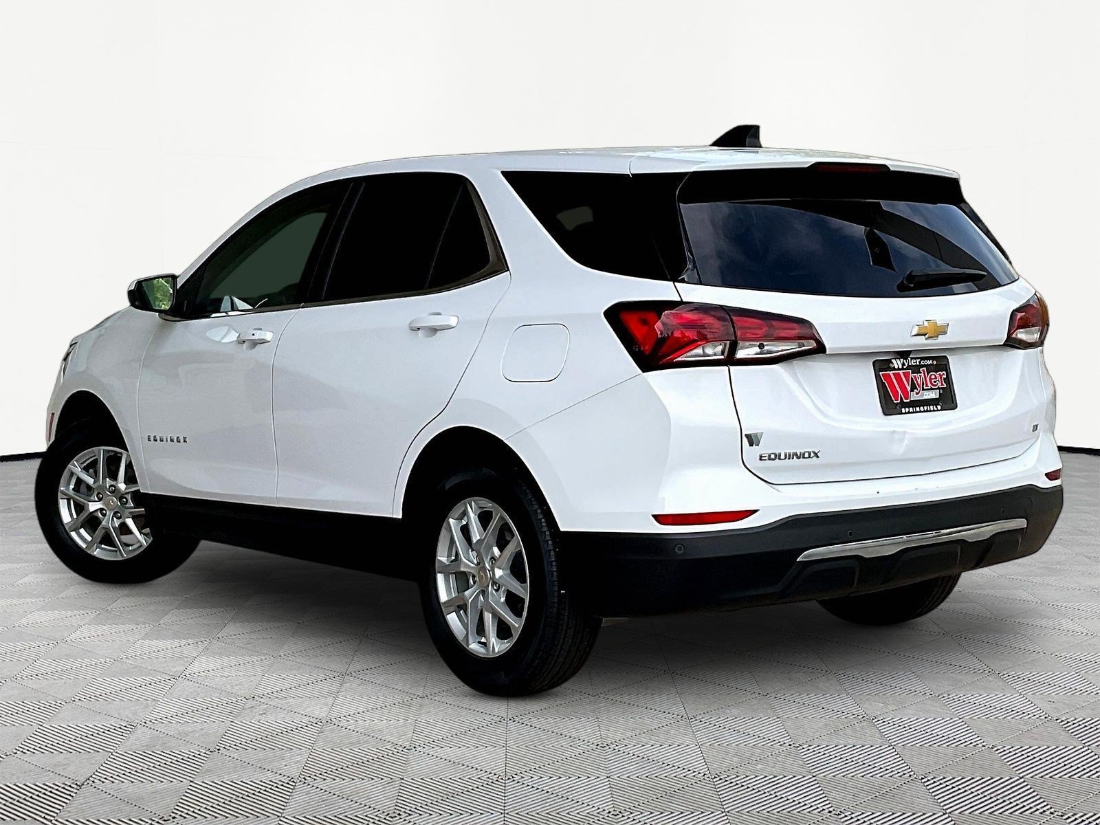 Used 2023 Chevrolet Equinox LT FWD image 4