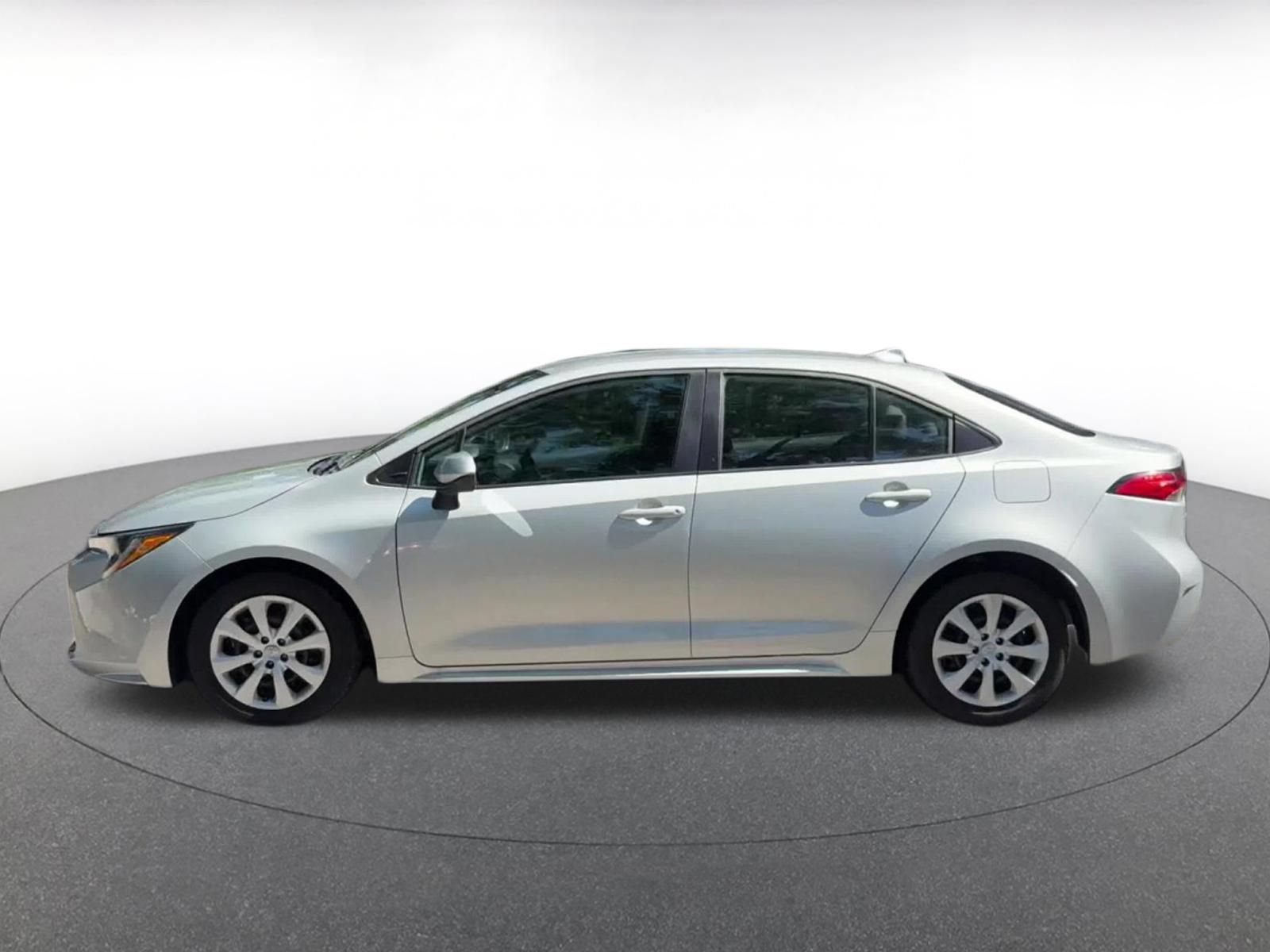 Used 2025 Toyota Corolla LE FWD image 8