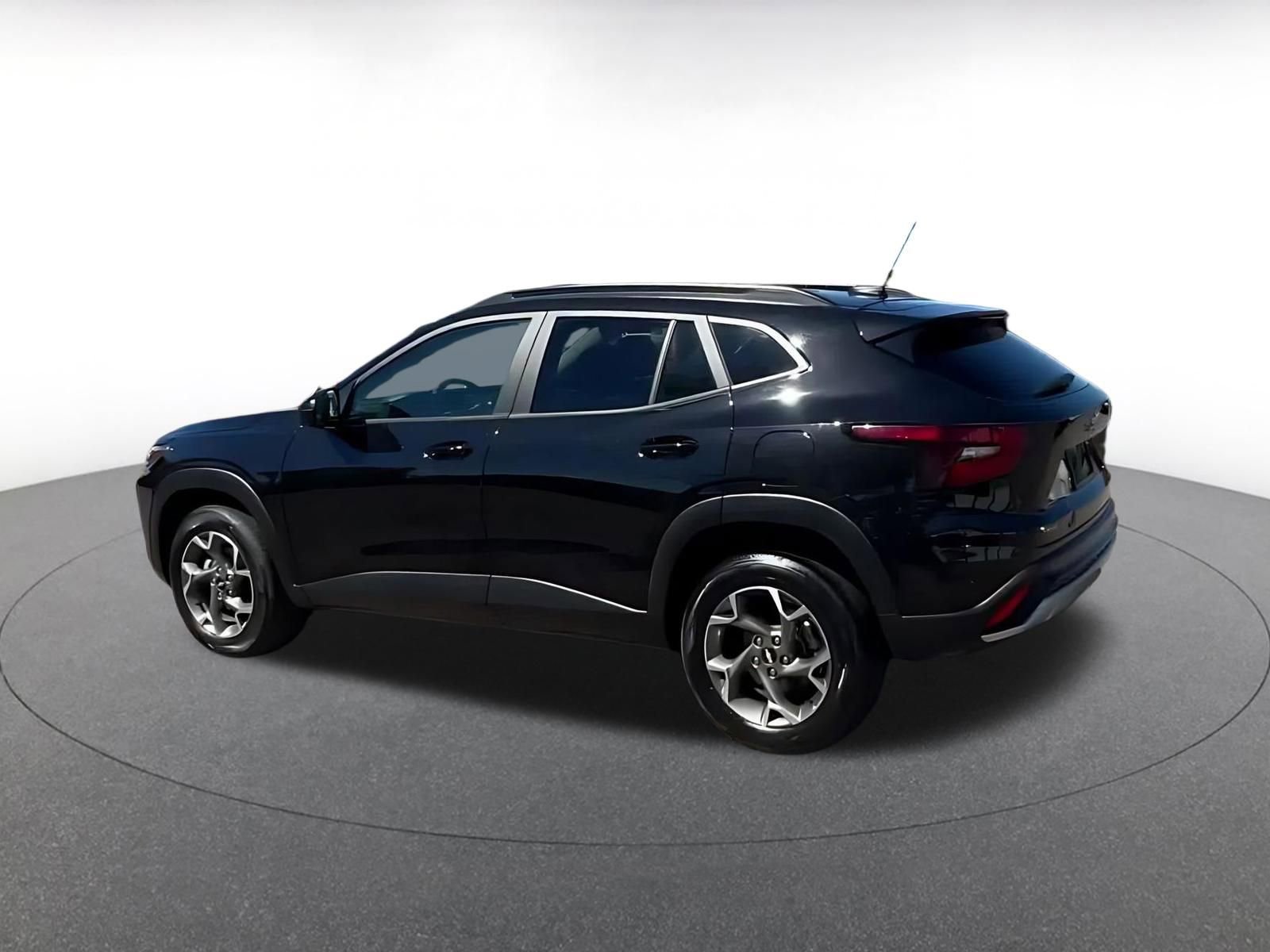 Used 2025 Chevrolet Trax LT w/ LT Convenience Package FWD image 10