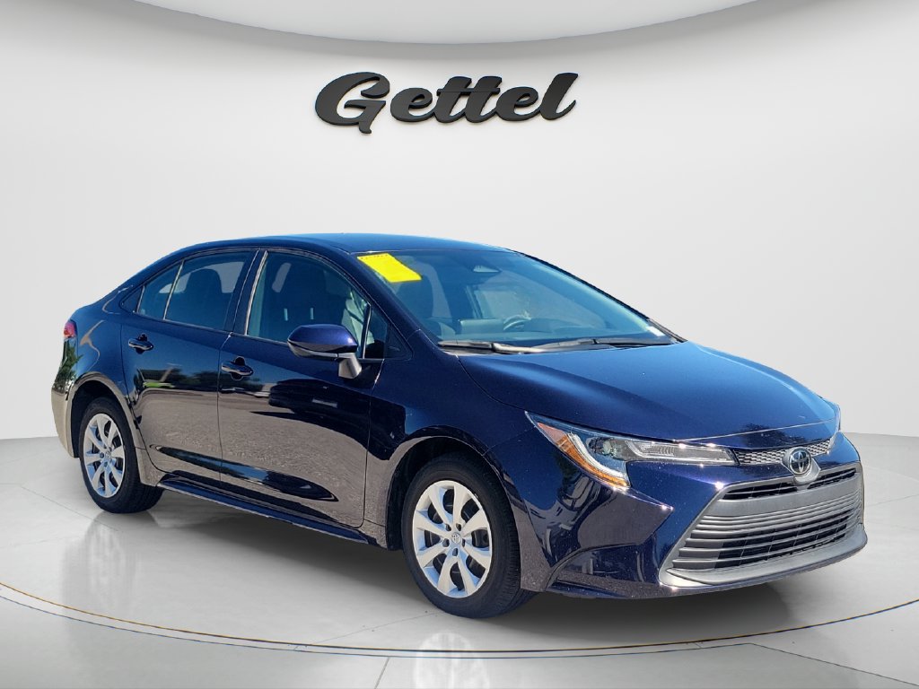 Used 2023 Toyota Corolla LE FWD image 3