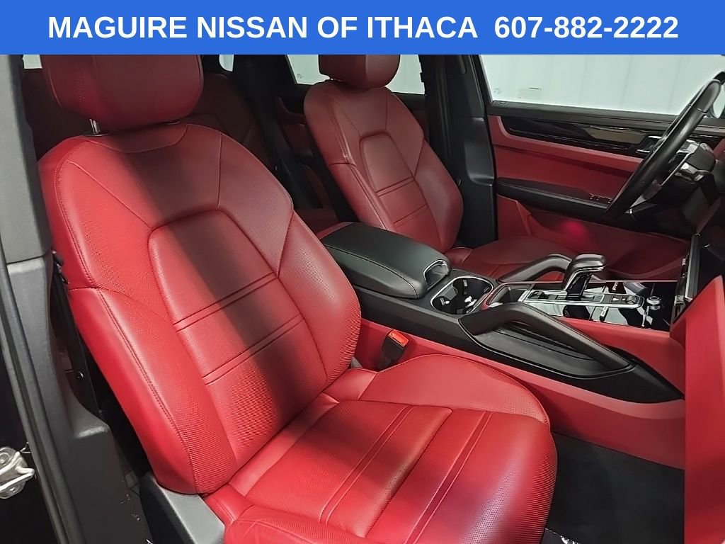 Used 2022 Porsche Cayenne Platinum Edition image 15