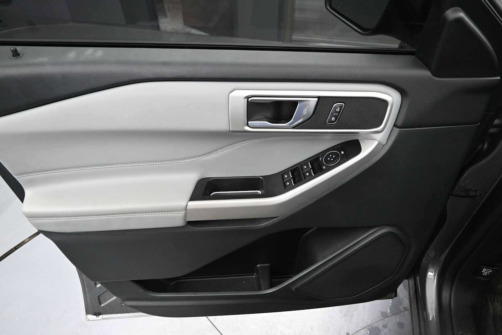 Used 2024 Ford Explorer XLT w/ Equipment Group 202A AWD/4WD image 12