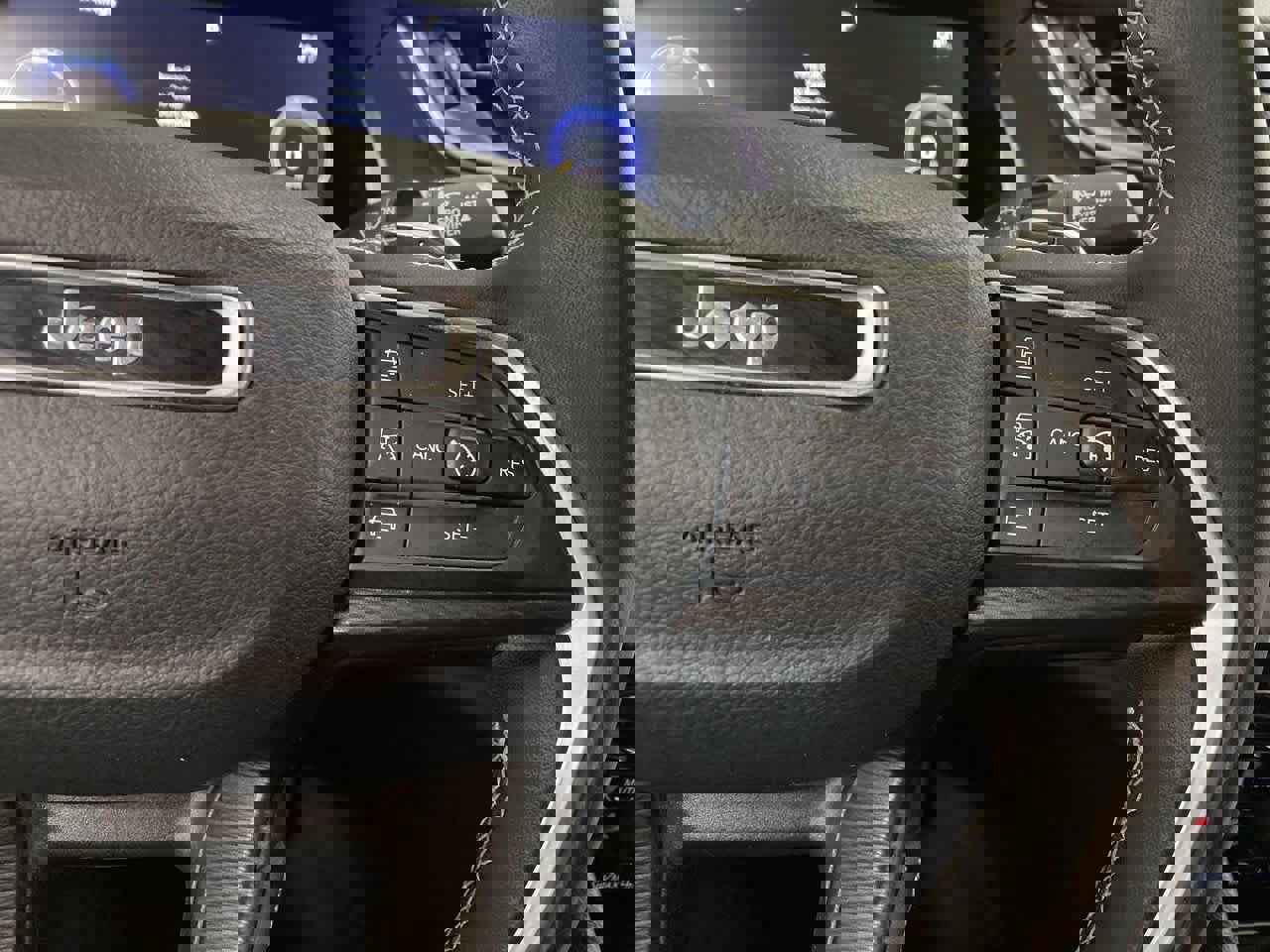 Used 2023 Jeep Grand Cherokee L Laredo image 21