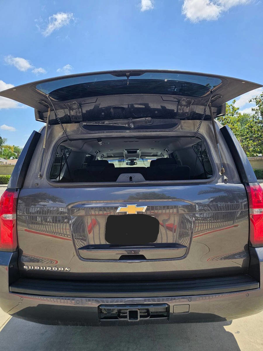 Used 2016 Chevrolet Suburban LS RWD image 6