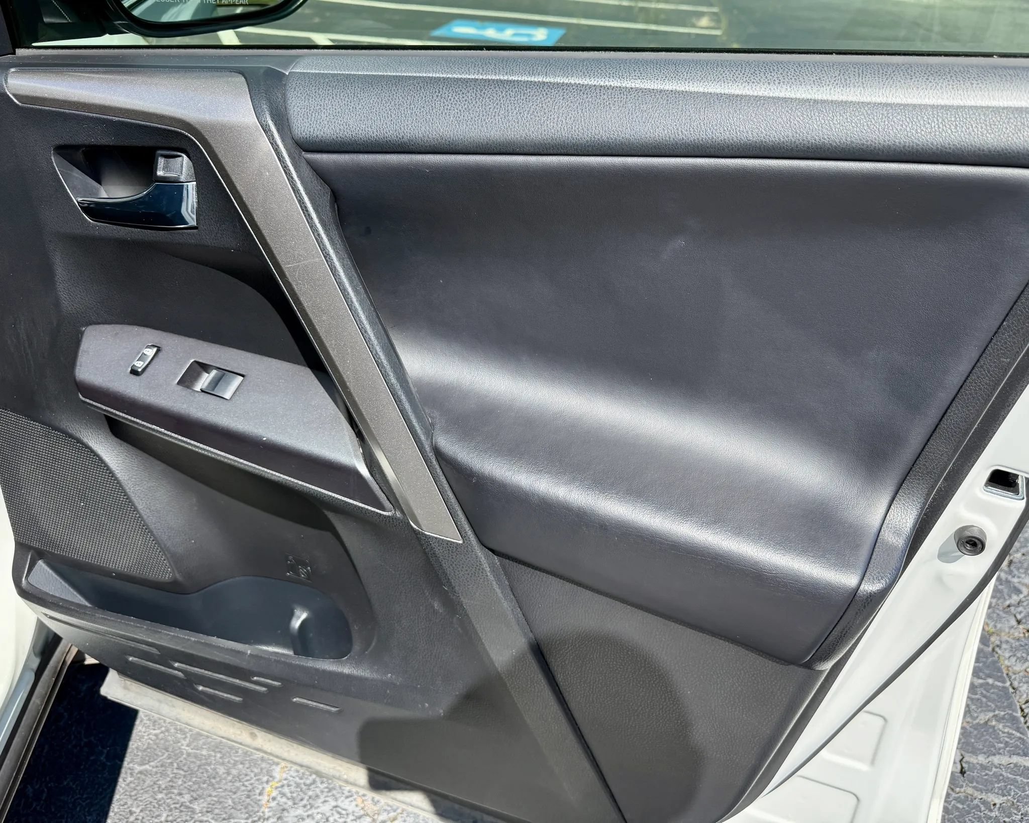 Used 2018 Toyota RAV4 XLE FWD image 14