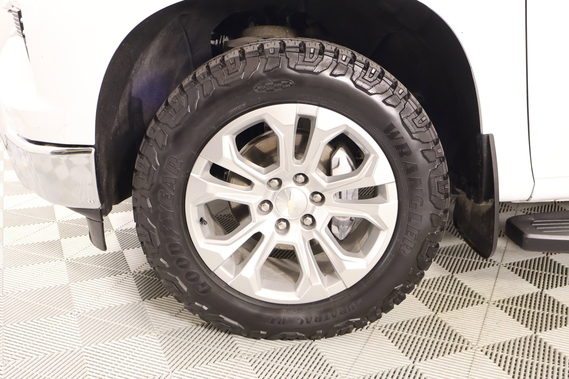 Used 2024 Chevrolet Silverado 1500 LTZ AWD/4WD image 18