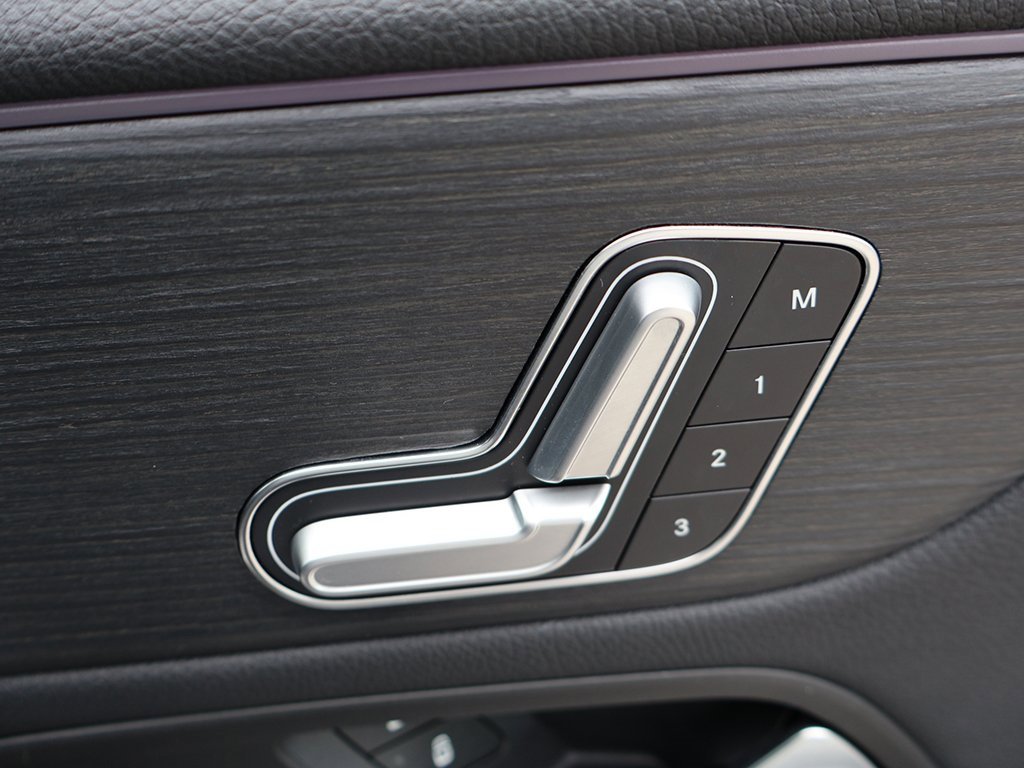 Used 2023 Mercedes-Benz EQB 250+ image 38