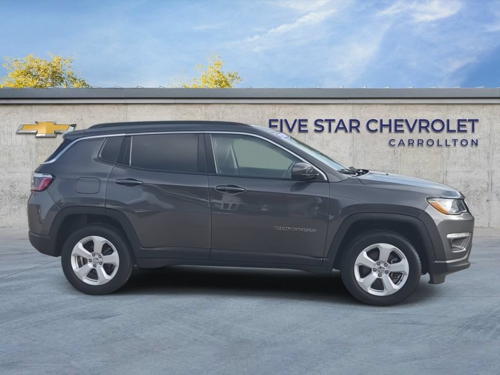 Used 2018 Jeep Compass Latitude w/ Popular Equipment Group AWD/4WD image 9