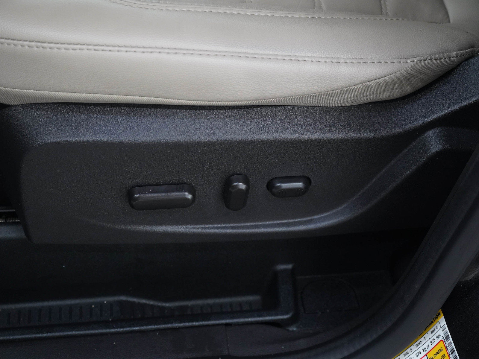 Used 2017 Ford C-MAX Titanium w/ Equipment Group 301A FWD image 22