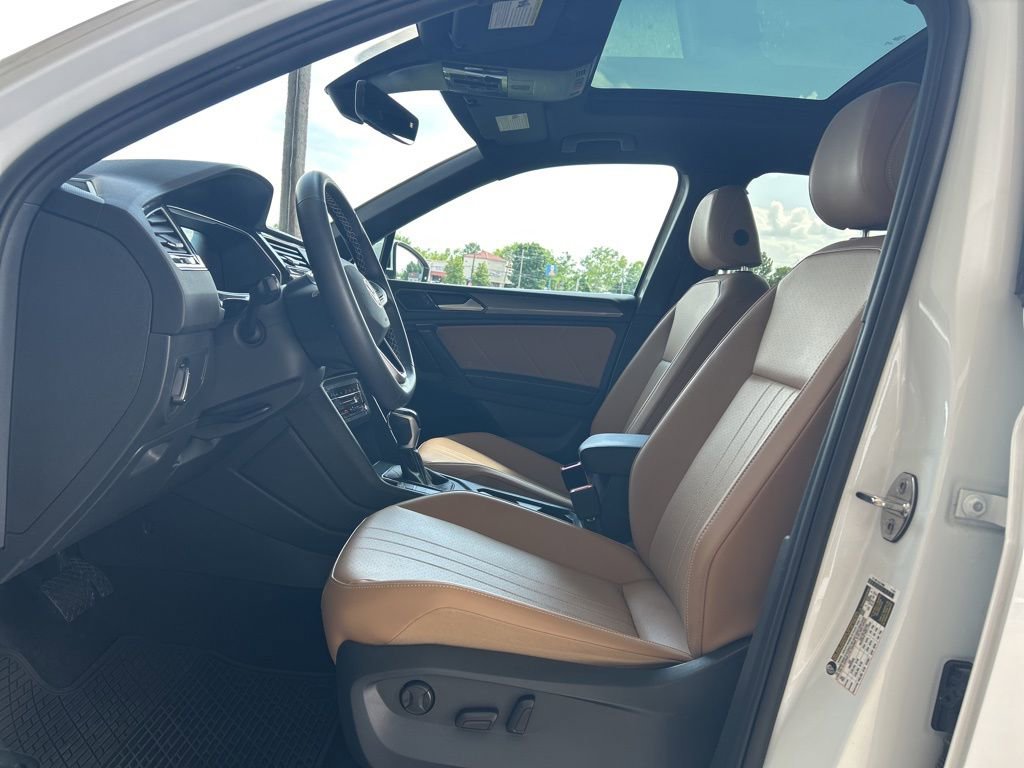Used 2024 Volkswagen Tiguan SE w/ Panoramic Sunroof Package FWD image 8