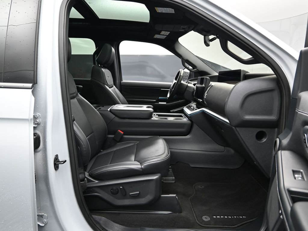 Used 2025 Ford Expedition Max Platinum w/ Stealth Appearance Package image 19
