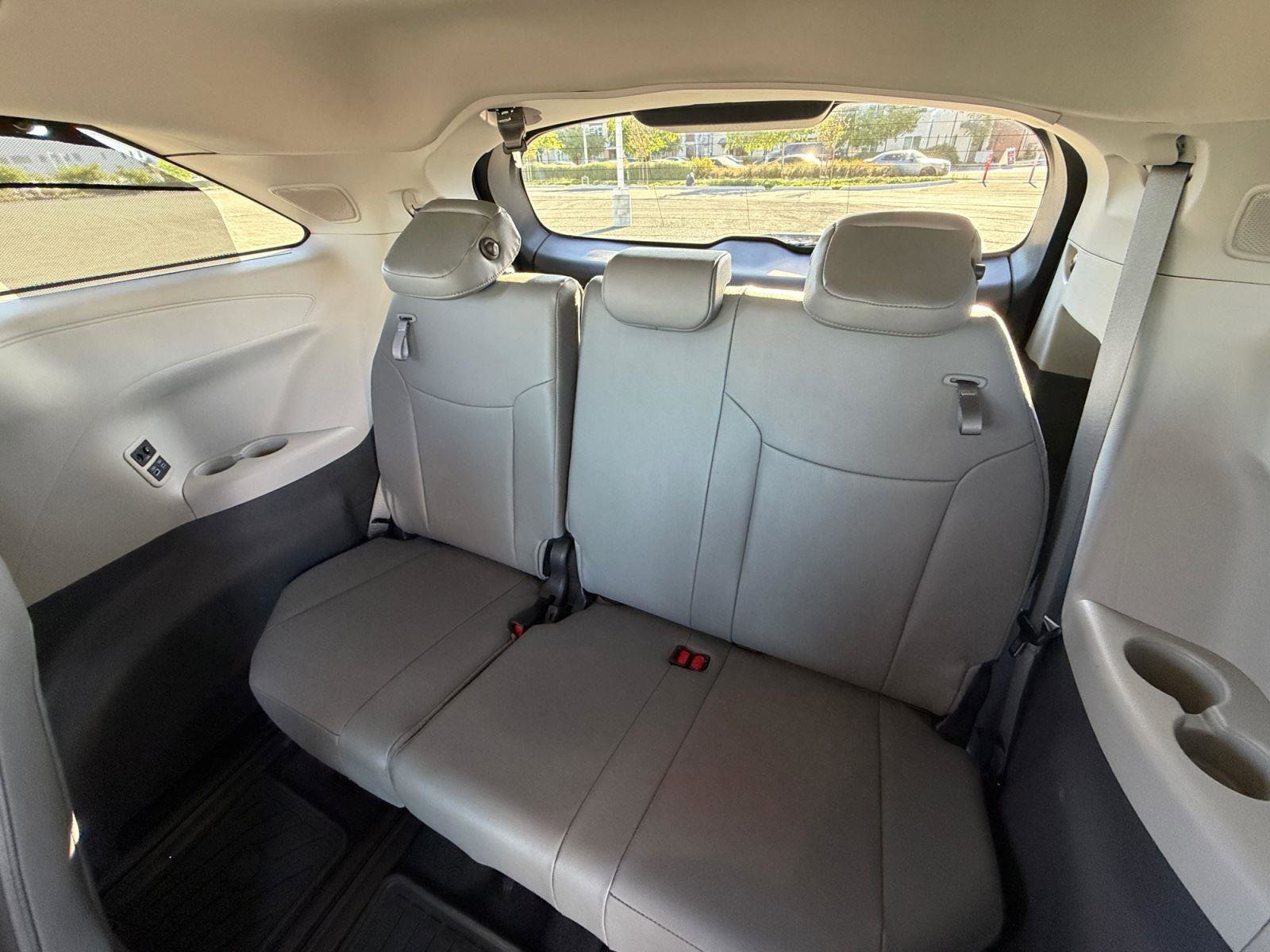 Certified 2024 Toyota Sienna Limited FWD image 23